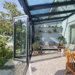 Matblauwe serre met vouwwand 