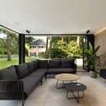 Glazen vouwwanden aan luxe tuinkamer in Hilversum
