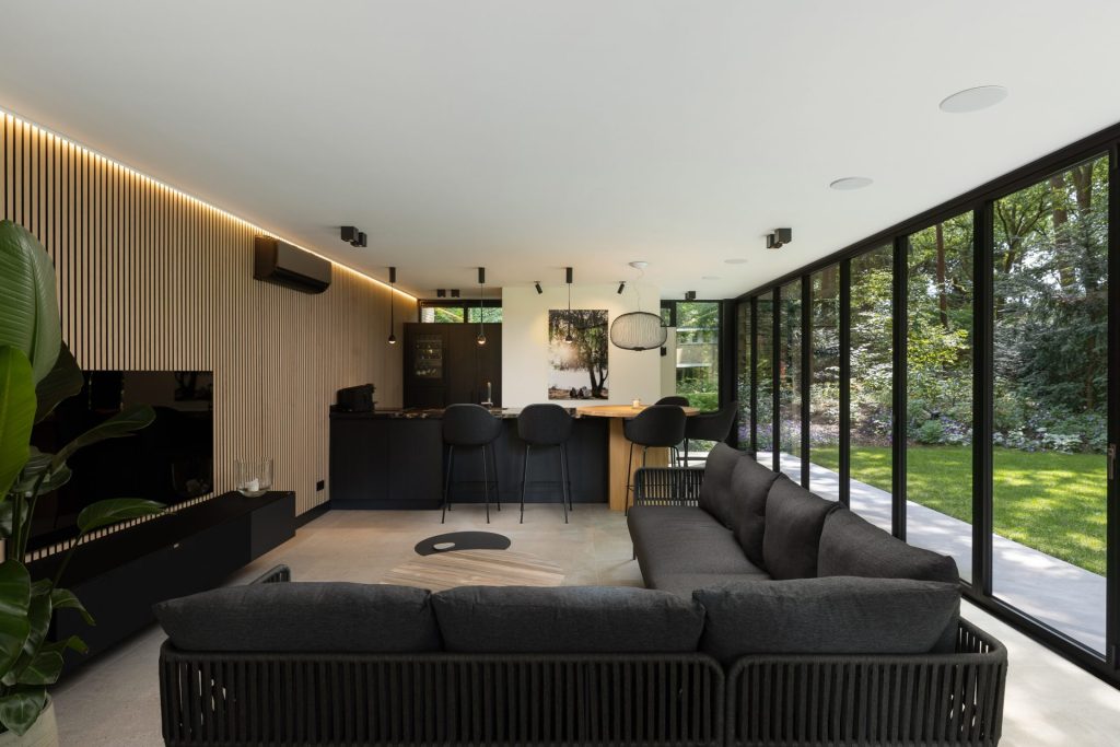 Buitenverblijf met glazen vouwwanden Busscher Serrebouw