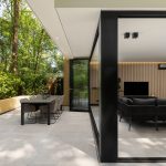 Glazen vouwwanden aan luxe tuinkamer in Hilversum