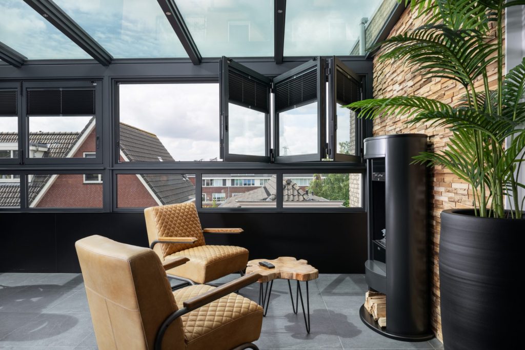 Luxe serre op tweede verdieping met veel licht