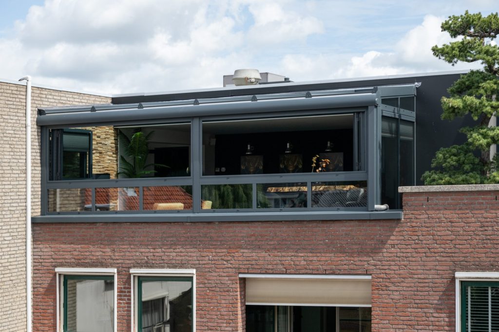 Sfeervolle serre op hoogte met elegant profiel