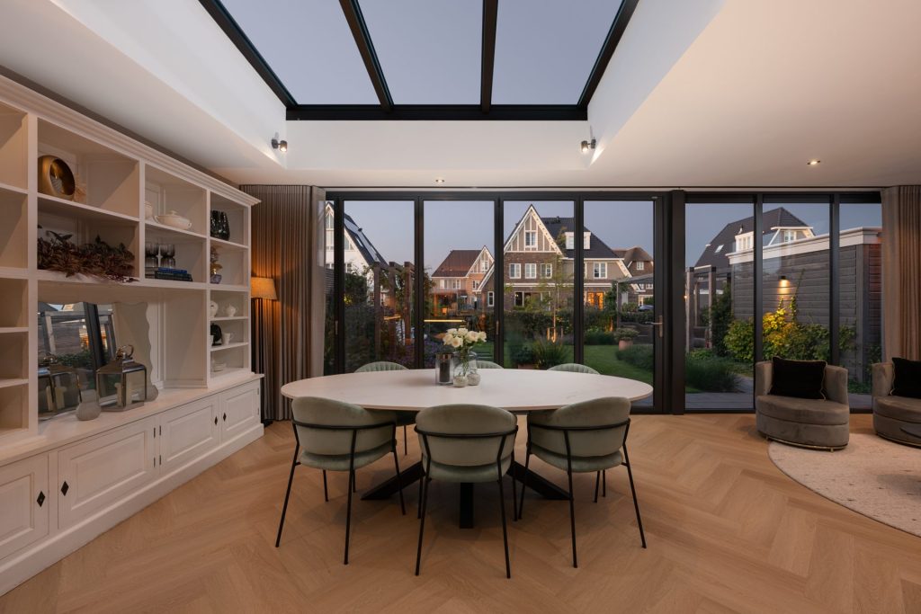 Lichte serre met 3-vaks lichtstraat