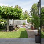 Prachtige serre met vouwwand in een groene omgeving