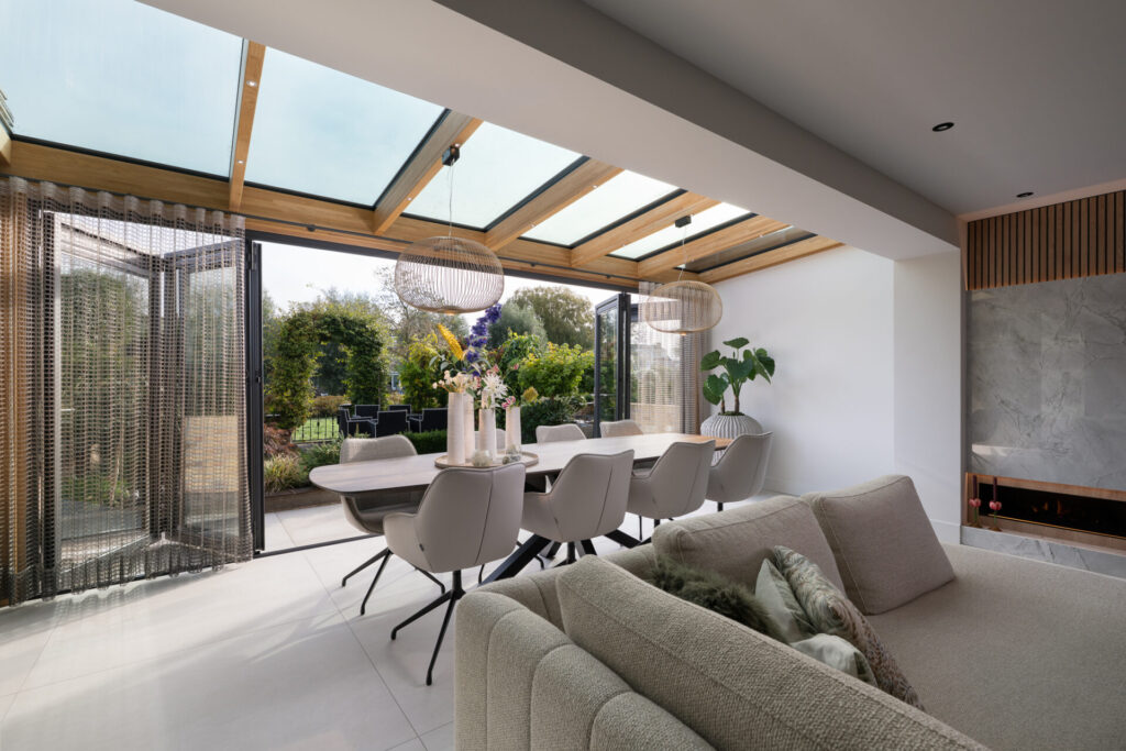 Serre met eikenhouten dakafwerking in Volendam