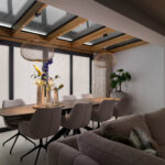 Details van eikenhouten dakconstructie in moderne serre